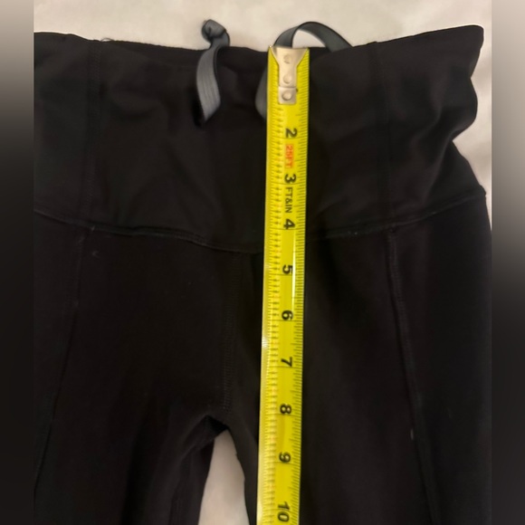 Lululemon turn around size 2 reversible black leggings. Good condition. ruching - Picture 6 of 12